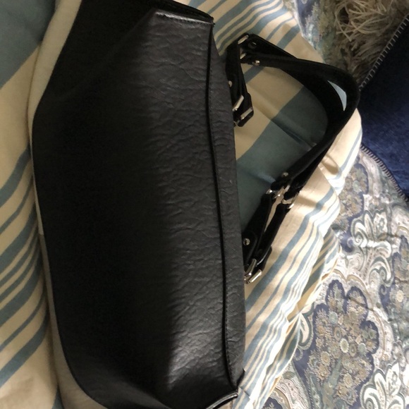 Black and white reversible (yellow) Calvin Klein satchel, like new - Picture 3 of 4